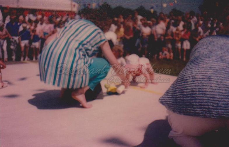 1986 Babykruipwedstrijd Margreet en Sanne Bakkenes 3.jpg